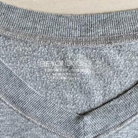 🧘🏼♀️2x HP!🧘🏼♀️ Beyond Yoga Heather Gray V-Neck Sweatshirt w/ Black Tie - Picture 3 of 7